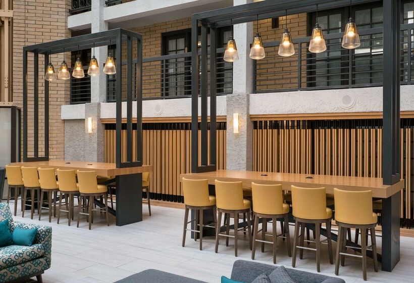 هتل Embassy Suites By Hilton Austin Central