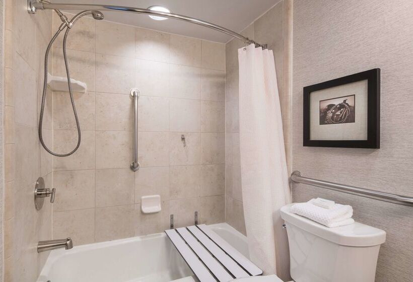 هتل Embassy Suites By Hilton Austin Central