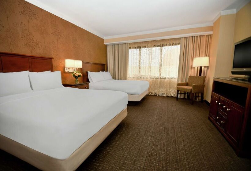 Отель Embassy Suites By Hilton Austin Downtown South Congress