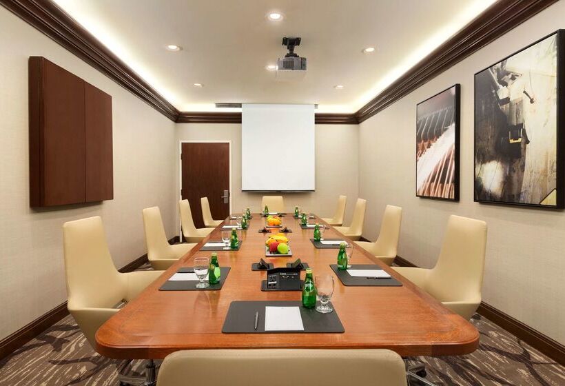 Отель Embassy Suites By Hilton Austin Downtown South Congress