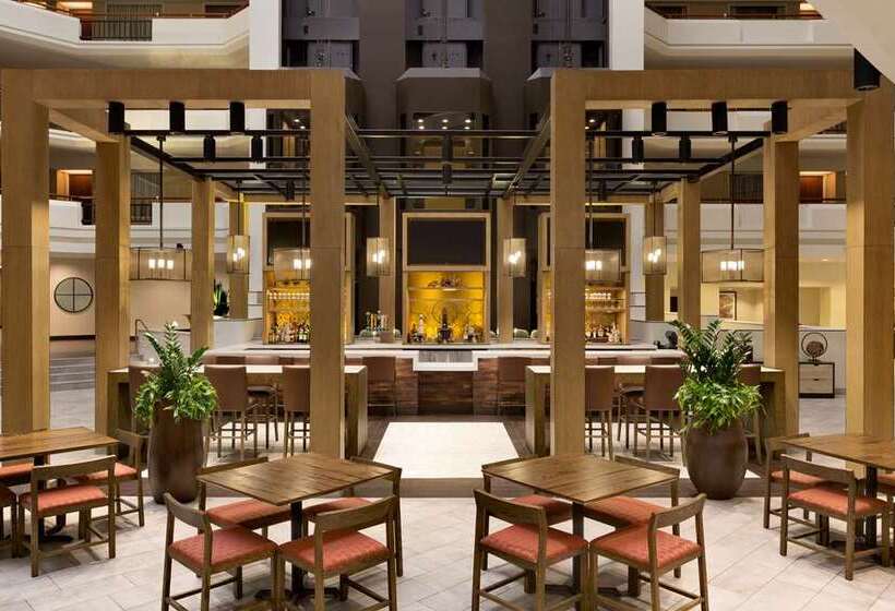 Отель Embassy Suites By Hilton Austin Downtown South Congress