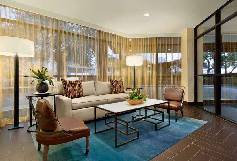 Отель Embassy Suites By Hilton Austin Downtown South Congress