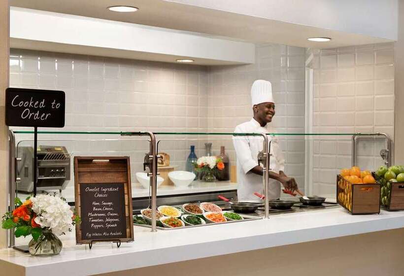 Отель Embassy Suites By Hilton Austin Downtown South Congress