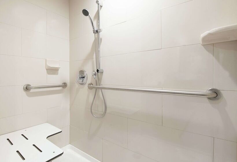 هتل Embassy Suites By Hilton Colorado Springs
