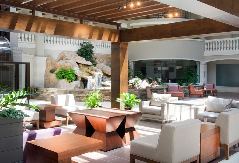 هتل Embassy Suites By Hilton Colorado Springs