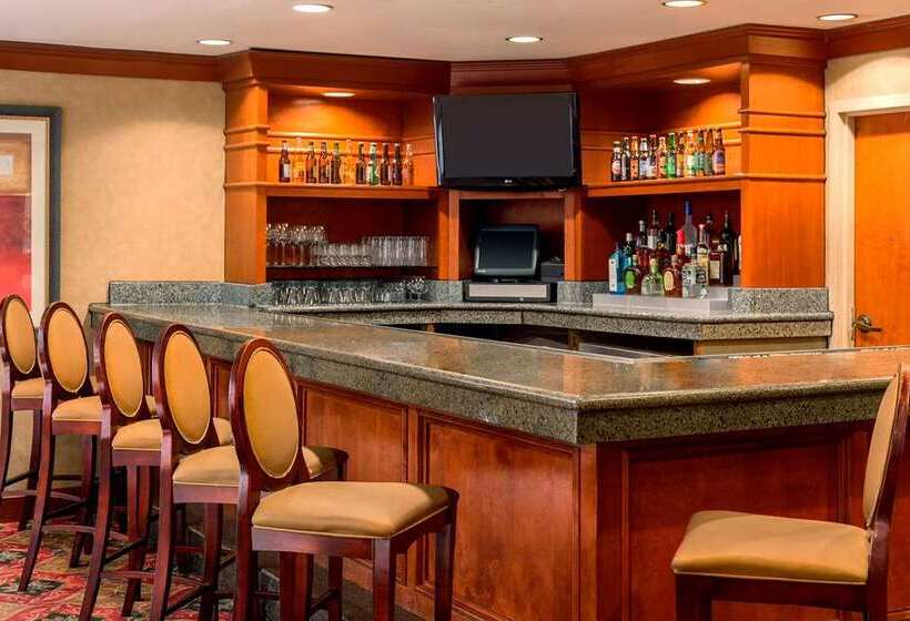 هتل Embassy Suites By Hilton Columbia Greystone