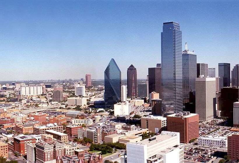 בית מלון כפרי Embassy Suites By Hilton Dallas Market Center