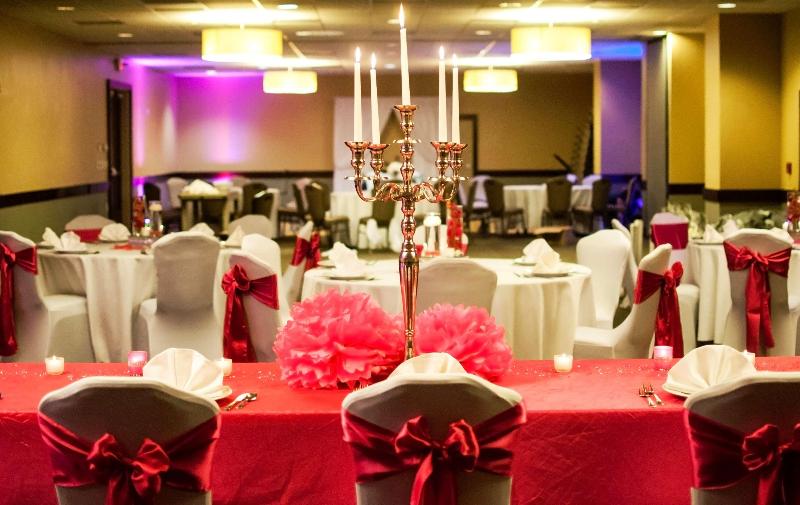 בית מלון כפרי Embassy Suites By Hilton Dallas Market Center