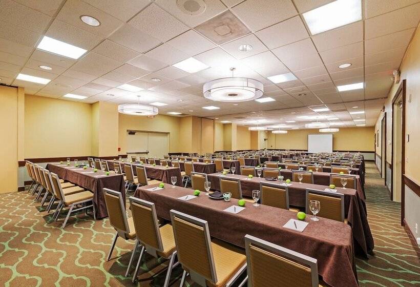 בית מלון כפרי Embassy Suites By Hilton Dallas Market Center