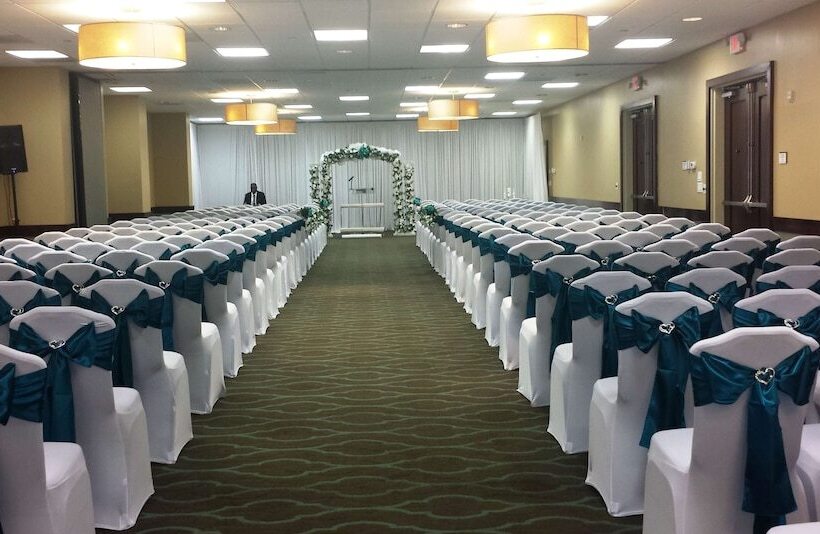 בית מלון כפרי Embassy Suites By Hilton Dallas Market Center