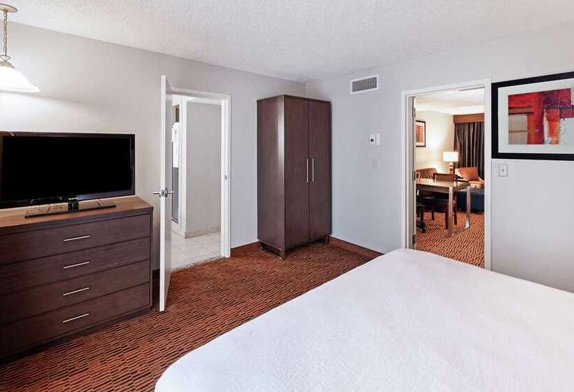 בית מלון כפרי Embassy Suites By Hilton Dallas Market Center