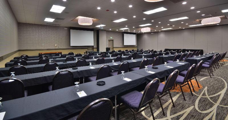 هتل Embassy Suites By Hilton Denver Central Park