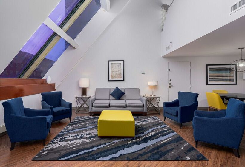 בית מלון כפרי Embassy Suites By Hilton Indianapolis Downtown
