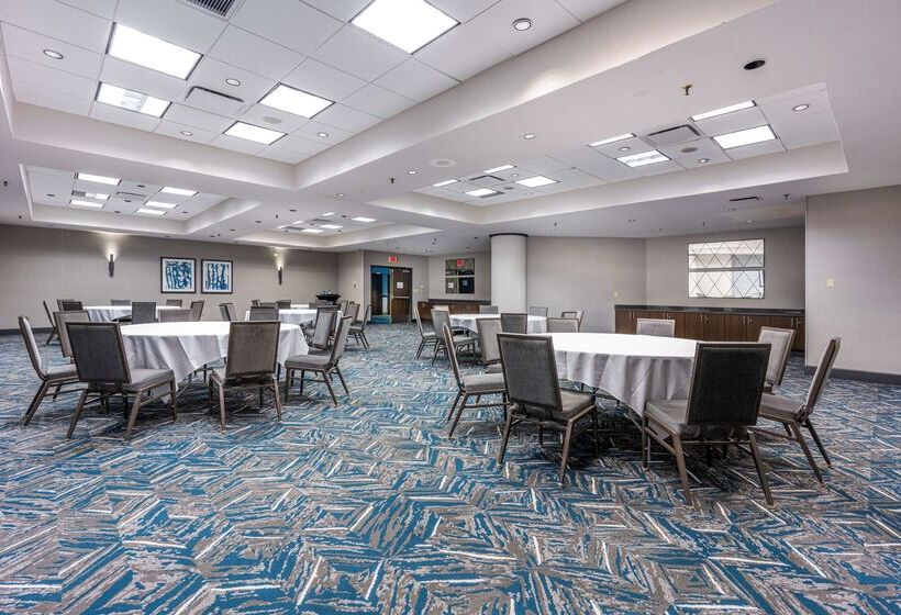 בית מלון כפרי Embassy Suites By Hilton Indianapolis Downtown