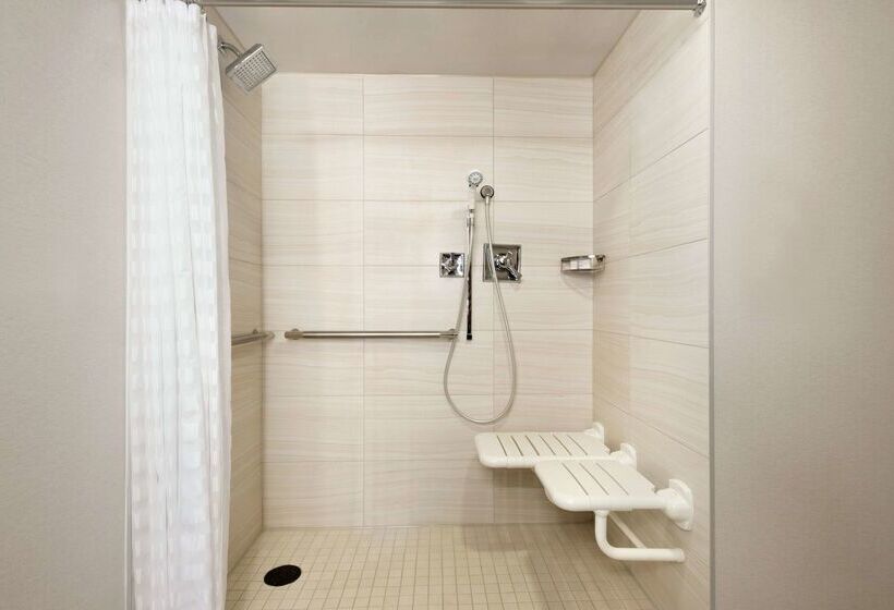 בית מלון כפרי Embassy Suites By Hilton Indianapolis Downtown