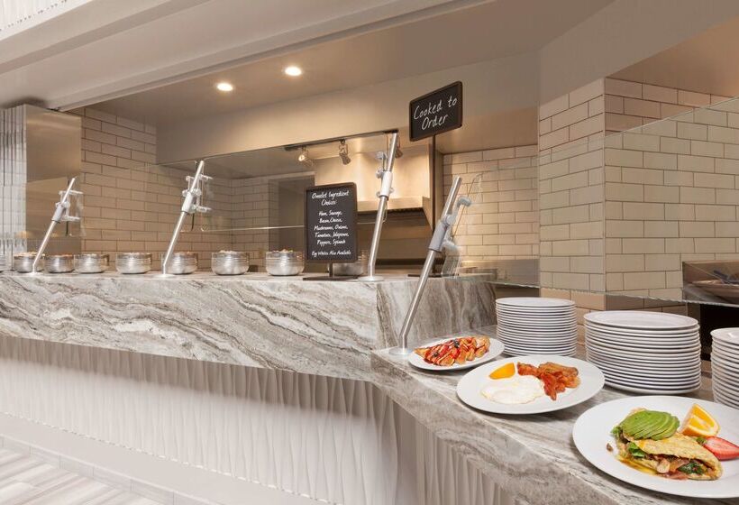 בית מלון כפרי Embassy Suites By Hilton Irvine Orange County Airport