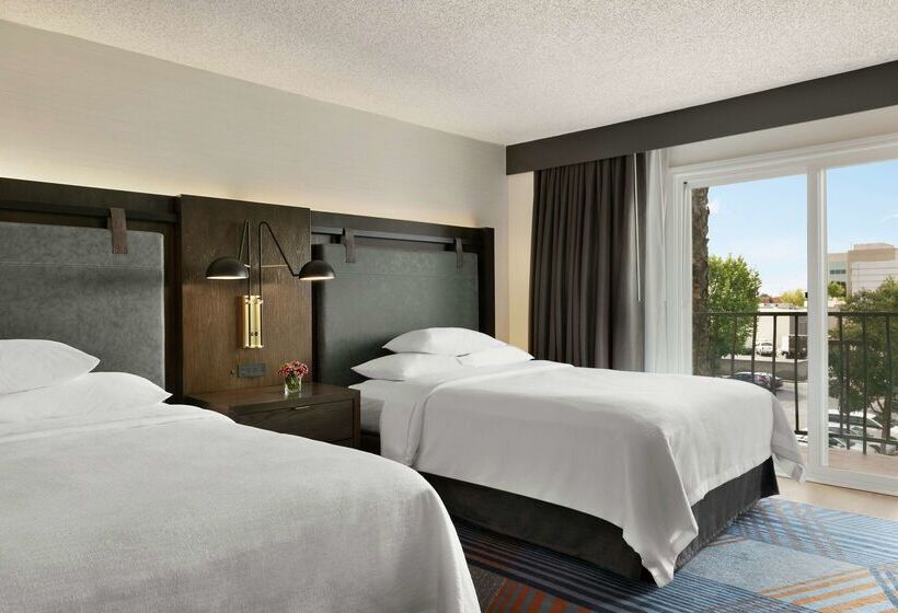 בית מלון כפרי Embassy Suites By Hilton Los Angeles Downey