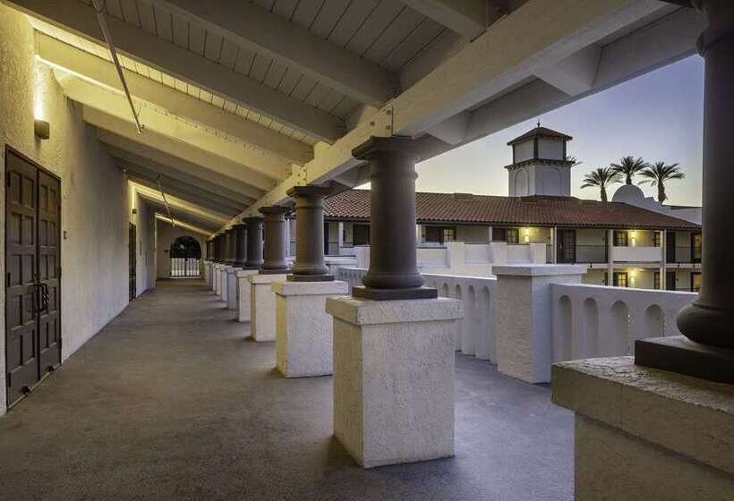 בית מלון כפרי Embassy Suites By Hilton Palm Desert