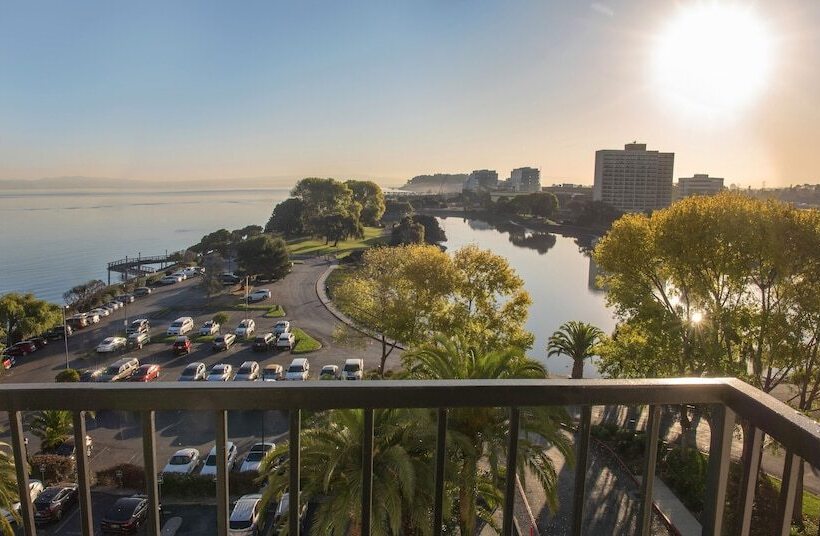 هتل Embassy Suites By Hilton San Francisco Airport Waterfront