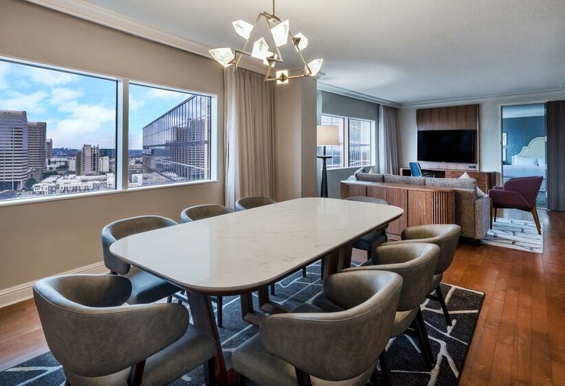 هتل Hilton Dallas Lincoln Centre