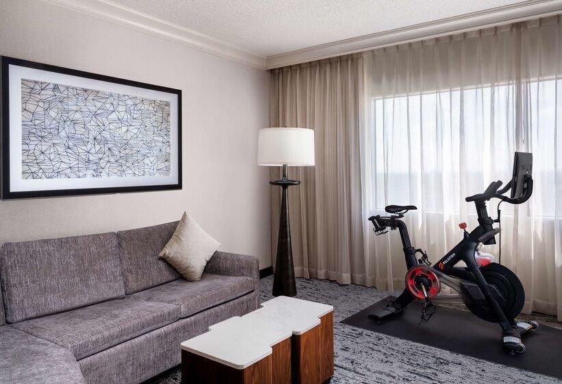 هتل Hilton Dallas Lincoln Centre