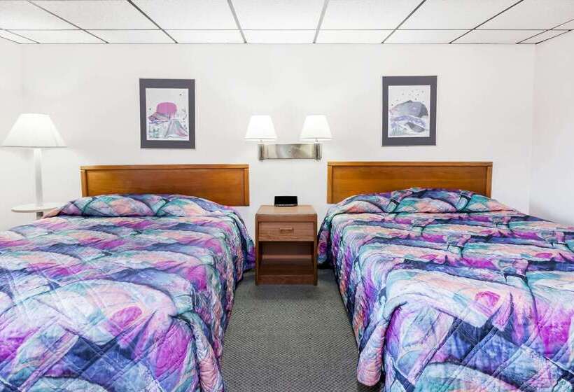 هتل Knights Inn Mackinaw City