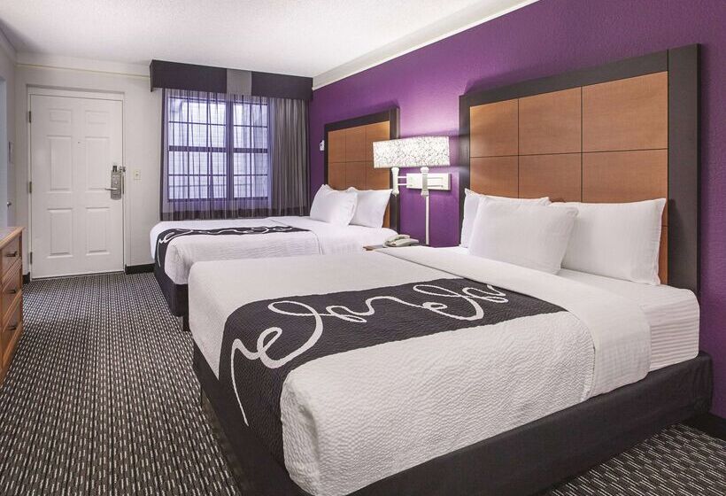 فندق Howard Johnson By Wyndham Sacramento Downtown