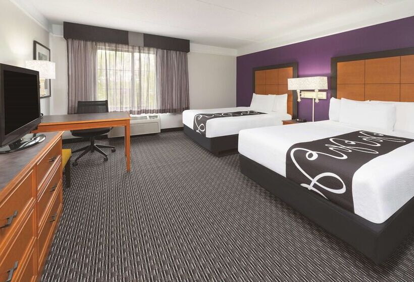فندق Howard Johnson By Wyndham Sacramento Downtown