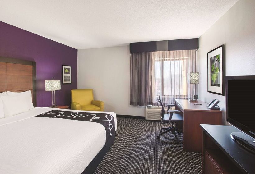 فندق Howard Johnson By Wyndham Sacramento Downtown