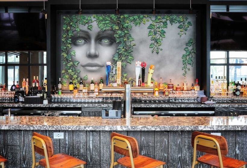 هتل Le Méridien Essex Chicago