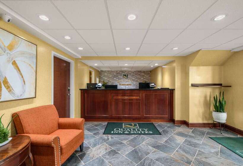 هتل Hibiscus Inn & Suites