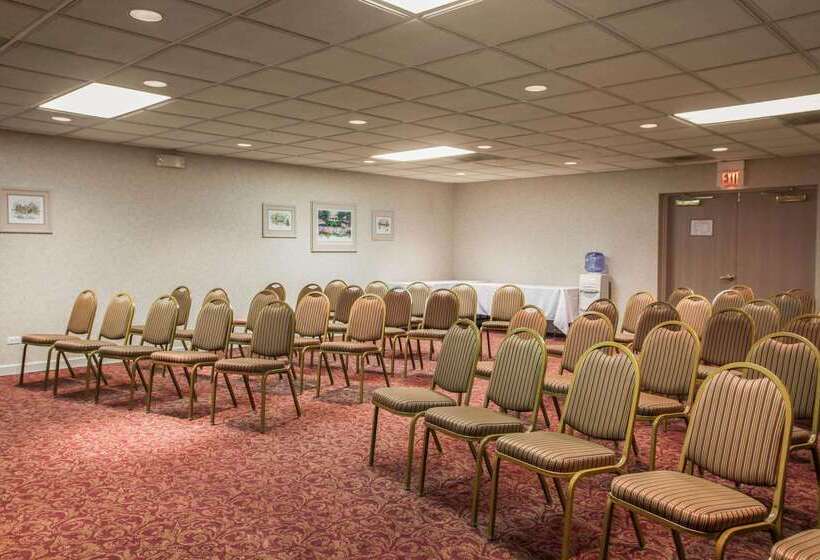 Отель Quality Inn & Suites St Charles West Chicago