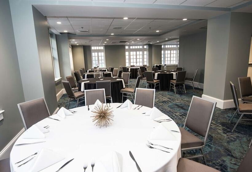 Redmont Hotel Birmingham, Curio Collection By Hilton