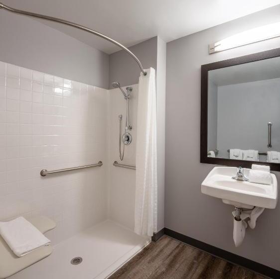 هتل Stayapt Suites Alexandriafort Belvoir
