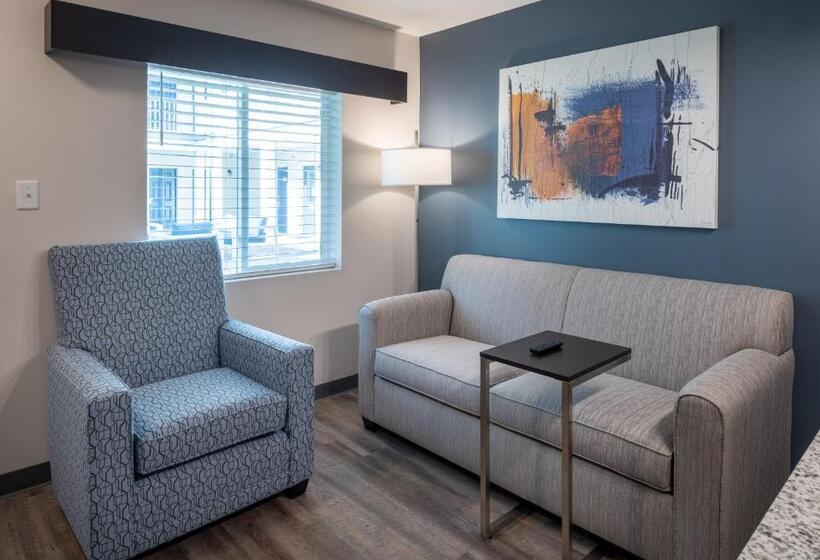 هتل Stayapt Suites Alexandriafort Belvoir