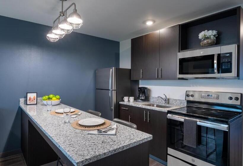 هتل Stayapt Suites Alexandriafort Belvoir