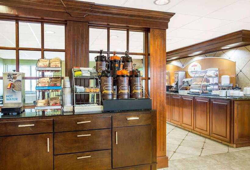 فندق Super 8 By Wyndham Beloit