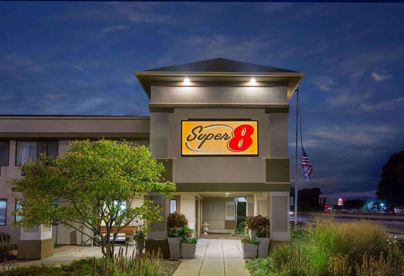 فندق Super 8 By Wyndham Beloit