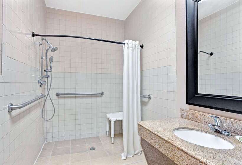 هتل Super 8 By Wyndham Galveston