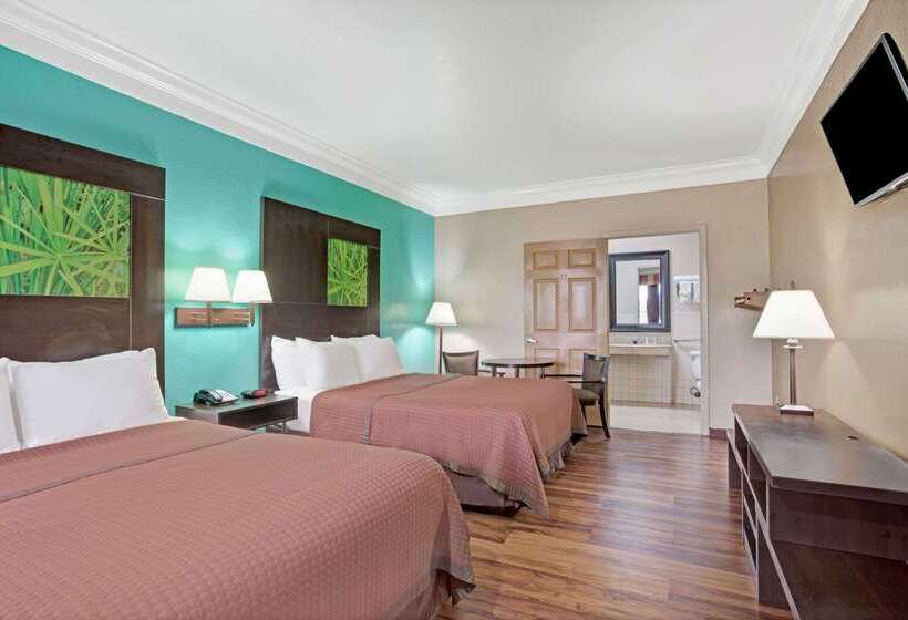 هتل Super 8 By Wyndham Galveston