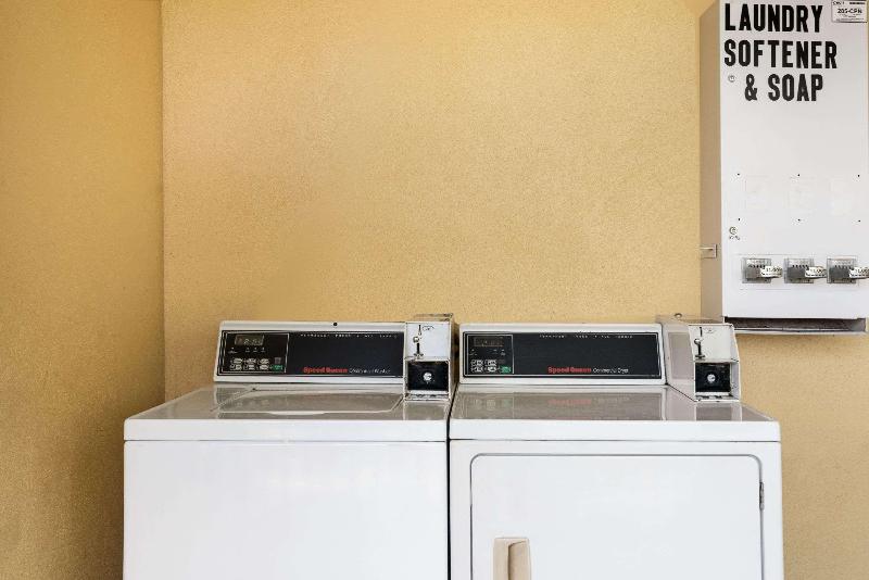 فندق Super 8 By Wyndham Ormond Beach