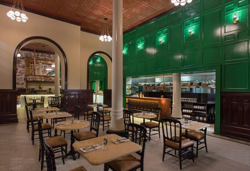 هتل The Driskill