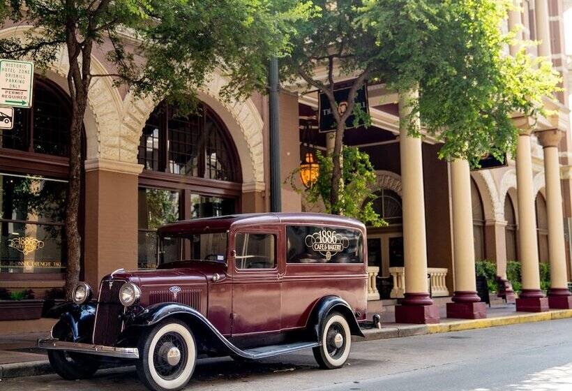 هتل The Driskill