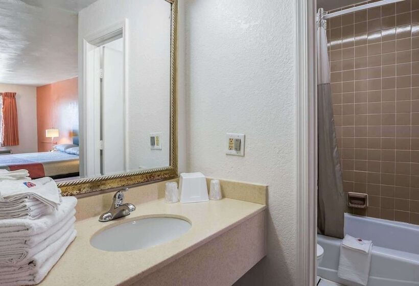 Motel 6 Portsmouth, Va