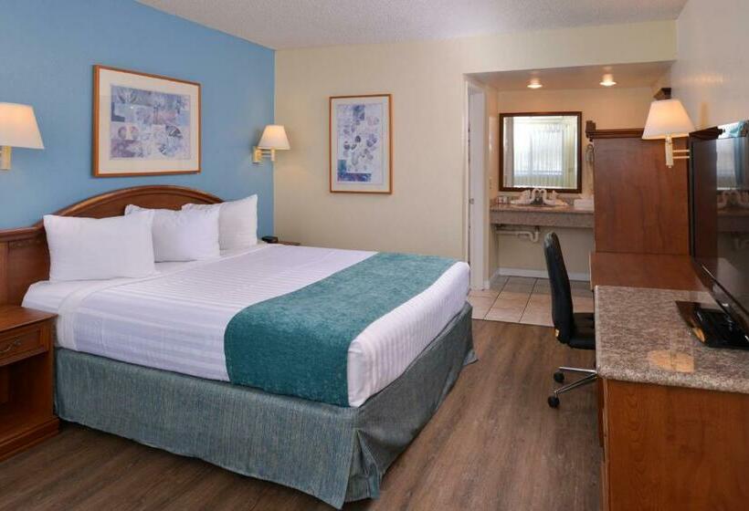 فندق على الطريق Edgewater Inn And Suites