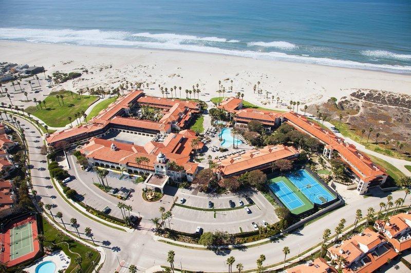 استراحتگاه Zachari Dunes On Mandalay Beach, Curio Collection By Hilton