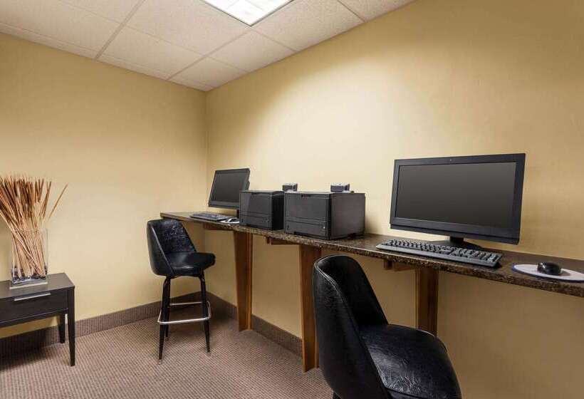 هتل Americinn By Wyndham Madison West