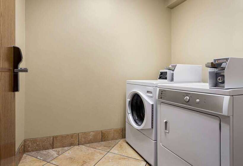 هتل Americinn By Wyndham Madison West