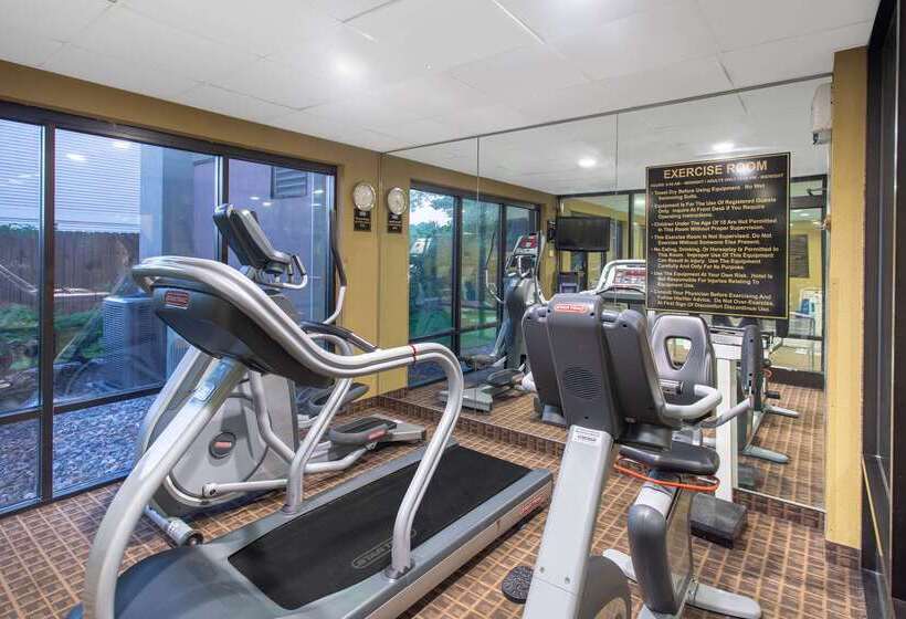 هتل Americinn By Wyndham Madison West