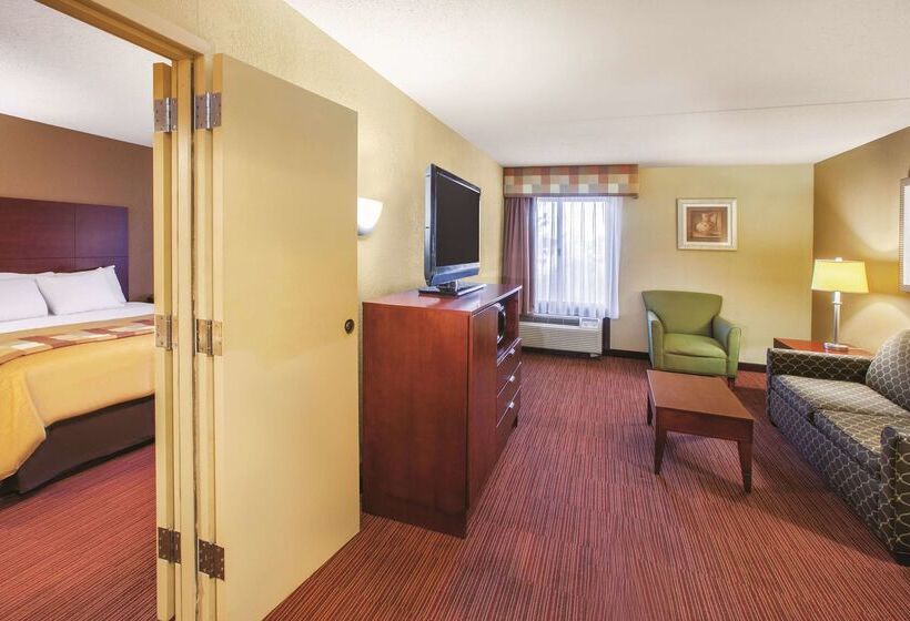 هتل Majestica Inn And Suites